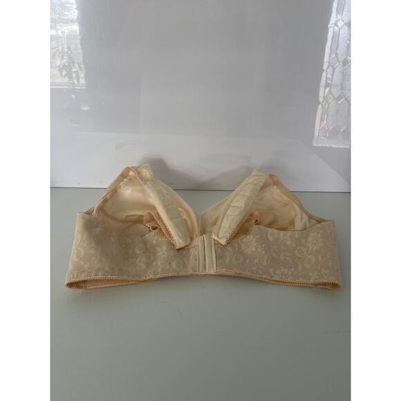 New Beige Wireless Bra Padded shoulders and adjustable straps, support. Size 44B - Picture 2 of 13